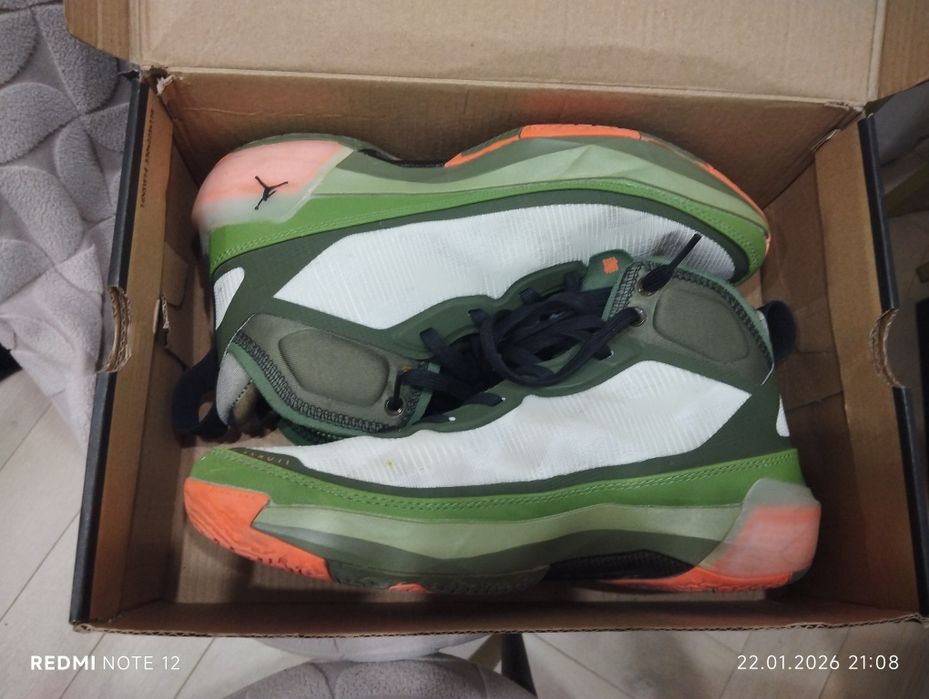 Продам баскетбольные кроссовки