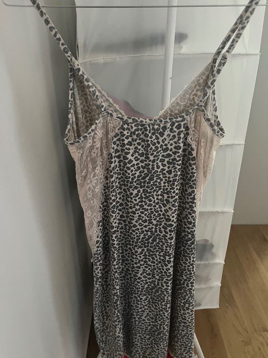 Дамска нощница с дантела