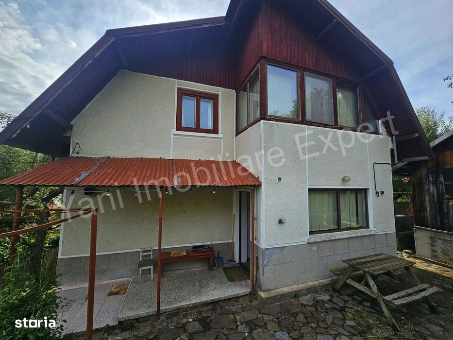 Casă de vânzare în Curtea de Argeș, zona " Vlaicu Vodă ".