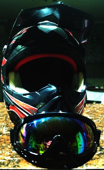 Продаётся мотошлем