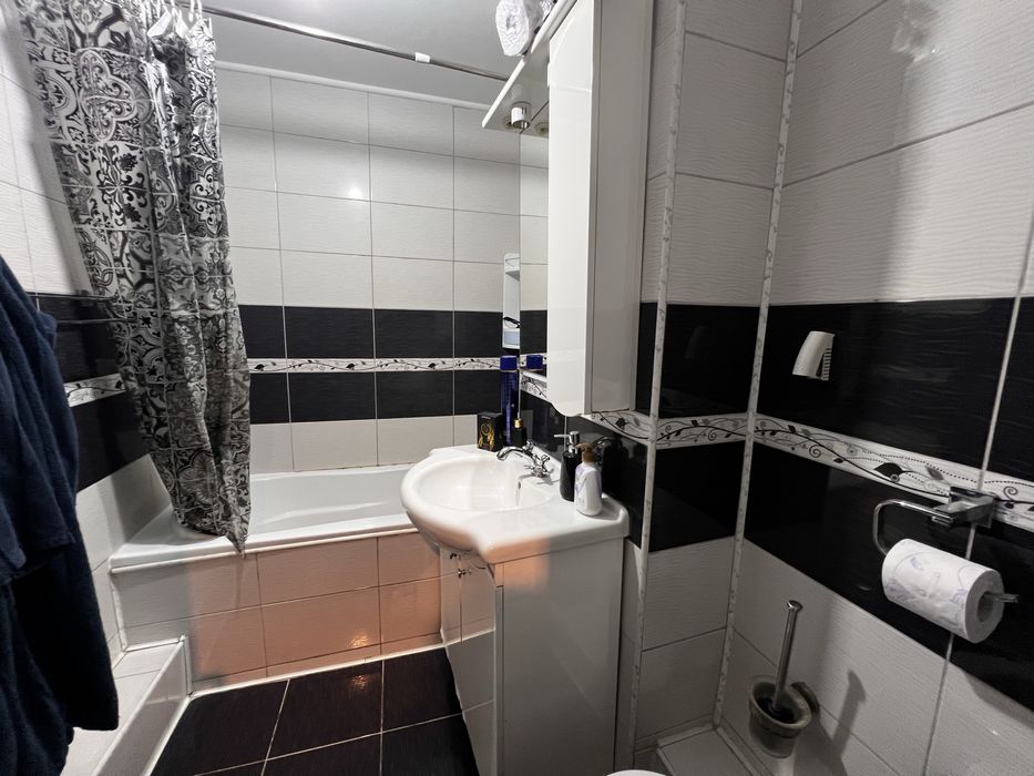 Apartament 2 camere etajul 1 decomandat Micalaca 700