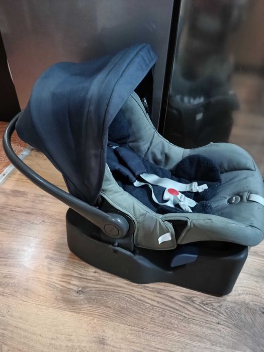 Cărucior de maximă calitate cu toate accesoriile pentru noua mămică!