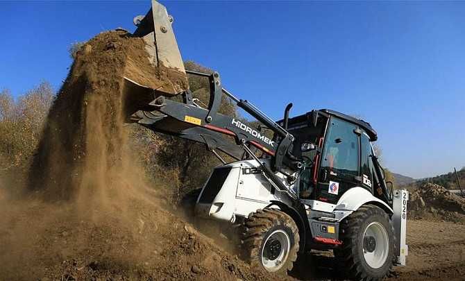 Экскаватор-погрузчик. Звоните. Договоримся.