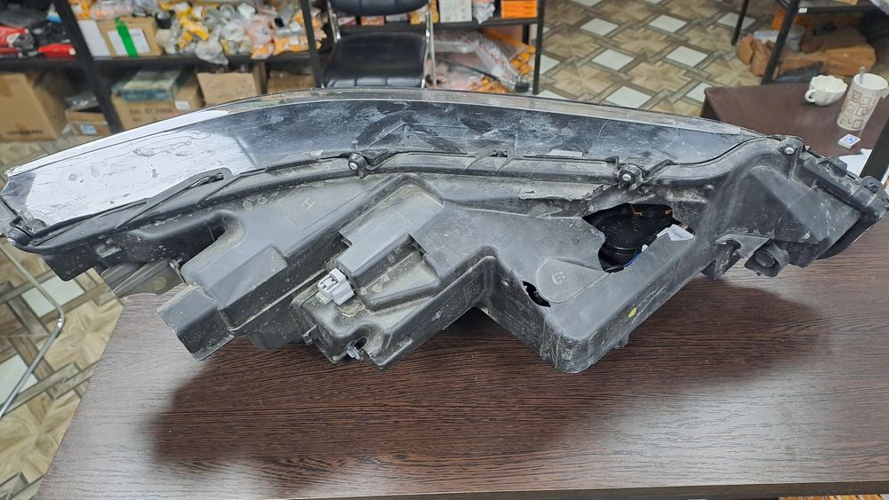 Фара передняя Lexus RX350