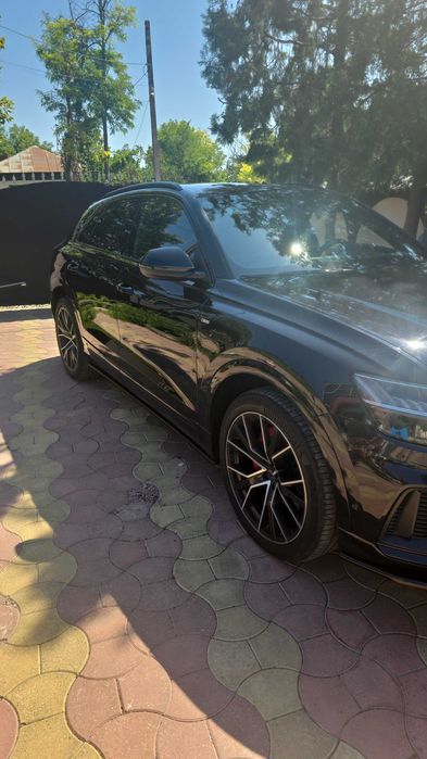 De vanzare Audi Q8