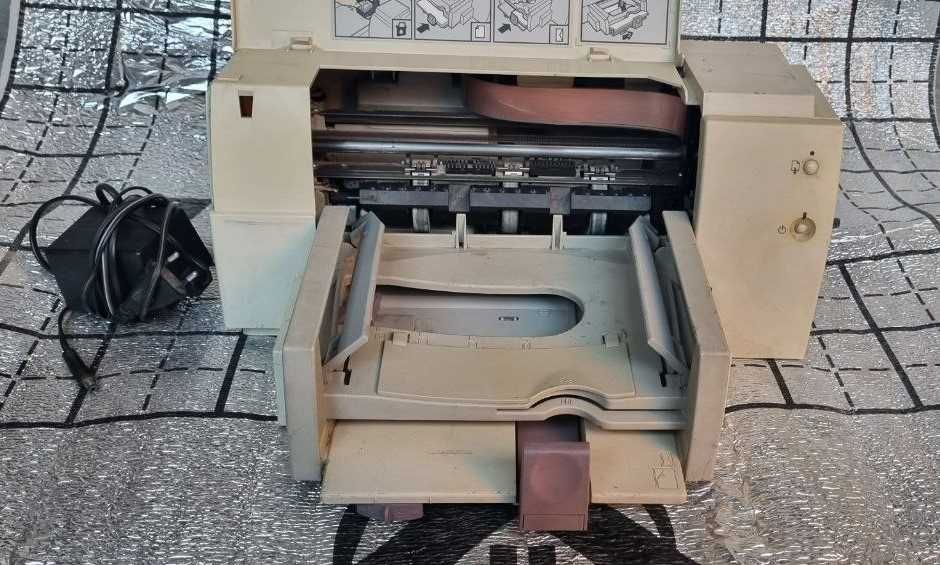 Продаётся принтер HP Hewlett packard DeskJet 690C