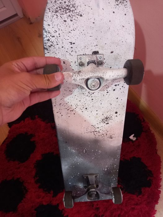 Vând skateboard freestyle costum