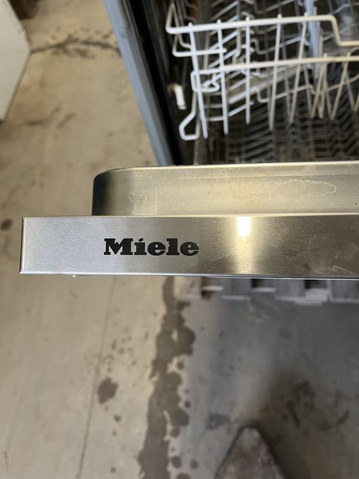 Съдомиялна за пълно вграждане miele