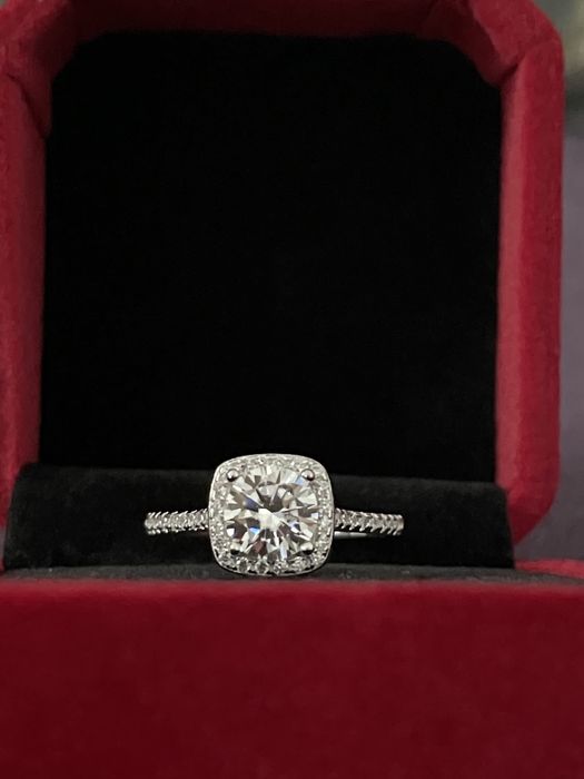 Inel de logodna Halo Round Cut cu diamant Lab