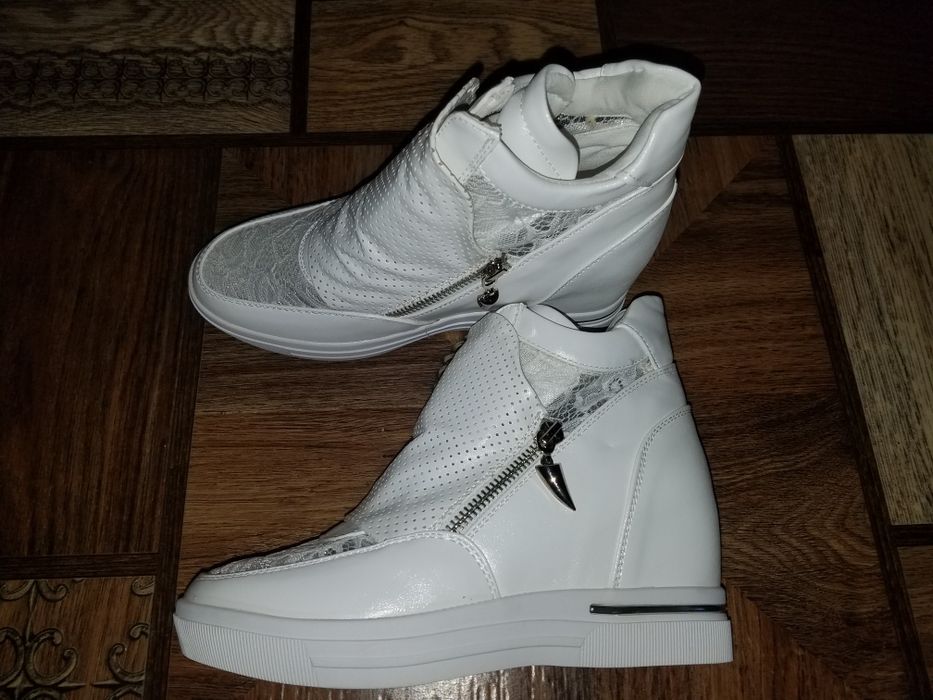 Сникерсы на платформе