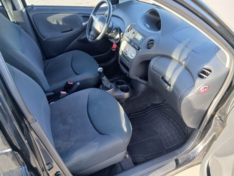 TOYOTA Yaris 2004 — imagine 4