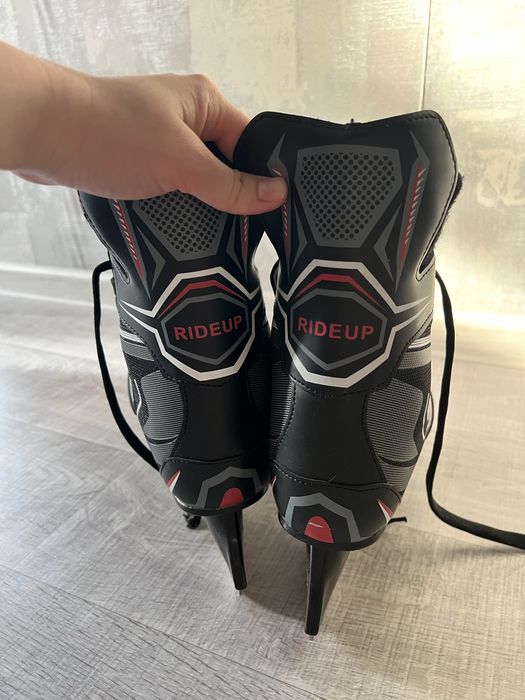 Коньки хоккейные