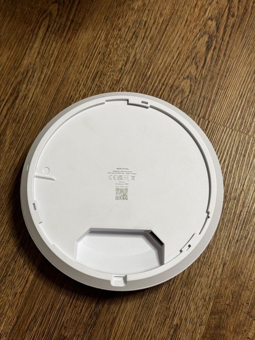 Точка доступа Ubiquiti UniFi U7 Pro