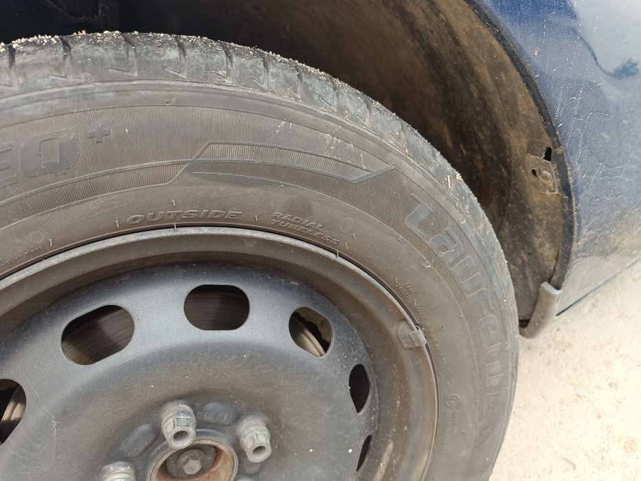 Vând geante de tabla pe 15 pt Ford focus cu tot cu cauciucuri de vară