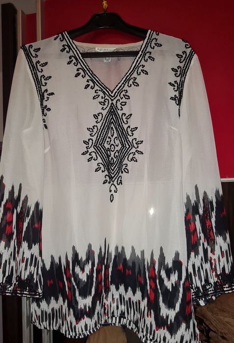 Ie brodata cu paiete și mărgele