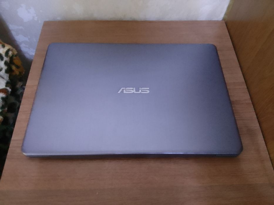 Срочно продам Ноутбук ASUS E406M Notebook PC