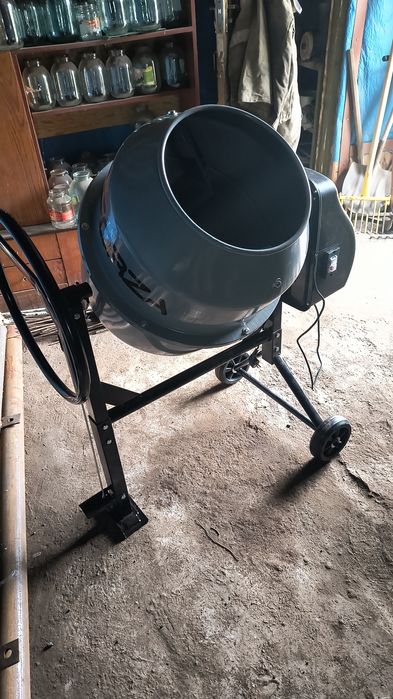 Продаю бетономешалку