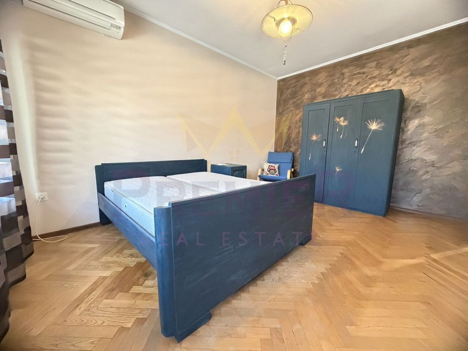 Тристаен апартамент, Погребите