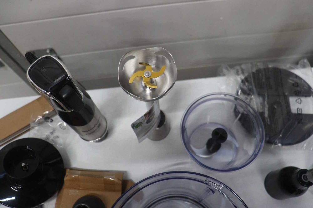 Moulinex Infinyforce Pro DD95JD10 1200W 5в1, лек дефект на едната купа