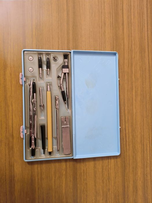 Чертёжный набор .