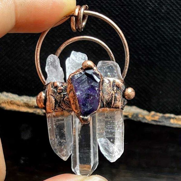 Colier cu pandantiv in stil vintage din cupru cu ametist și cuarţ alb