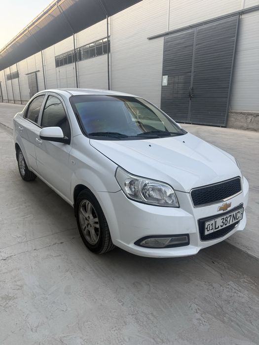 Nexia 3 oq Avtomat srochna sotiladi