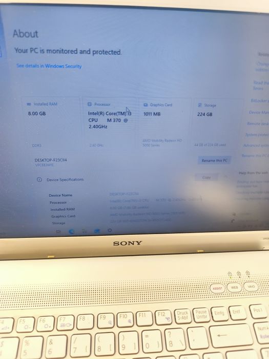 Vând Laptop Sony Vaio I3  SSD Kingston 250 GB ecran Foarte  luminos 2K 2k