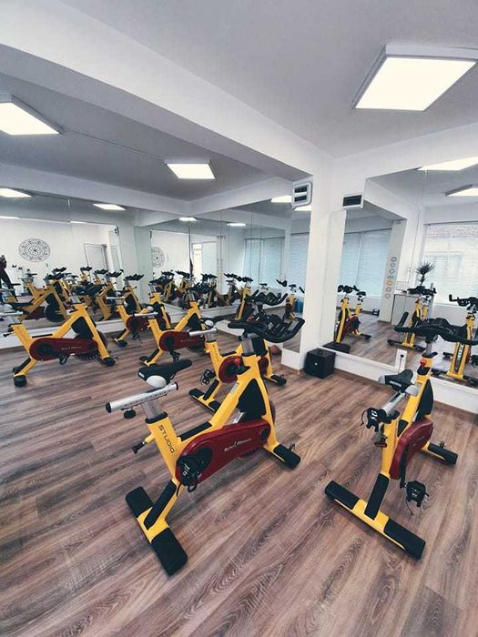 Продавам 6 ТОП професионални колела за зала. Star Trac 5