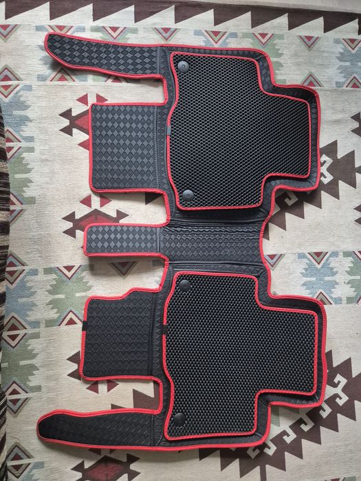 Срочно продам новые EVA-полики на RAV4 2013г.