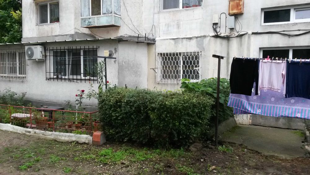 garsoniera zona cet parter se poate face balcon