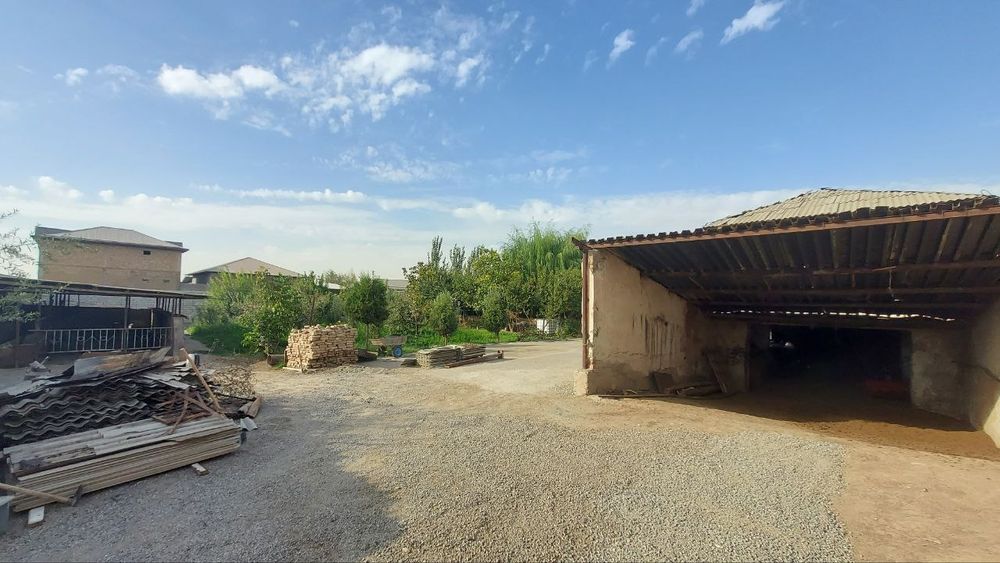 Ferma sotiladi 18.5 sotix. Mol boqishga mo'ljallangan. Gaz svet bor.