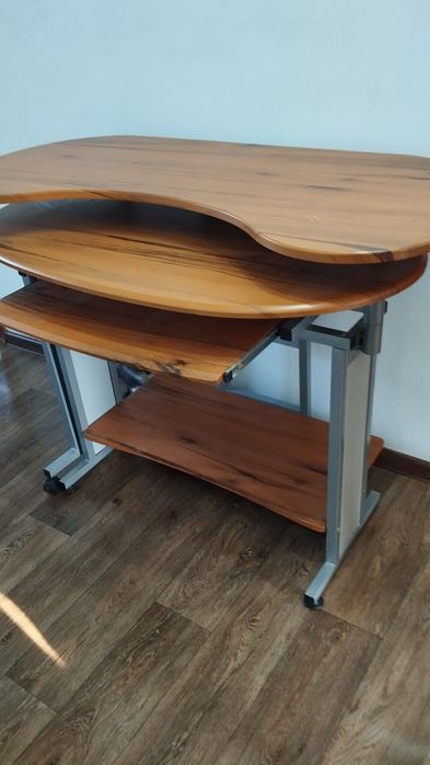 Стол компьютерный