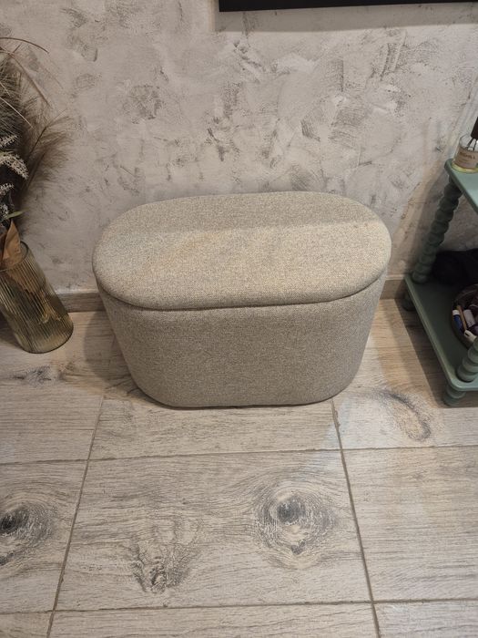 Doi tabureti cu spațiu de depozitare