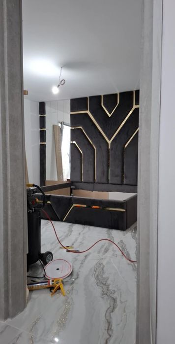 Pat tapițat cu oglinzi