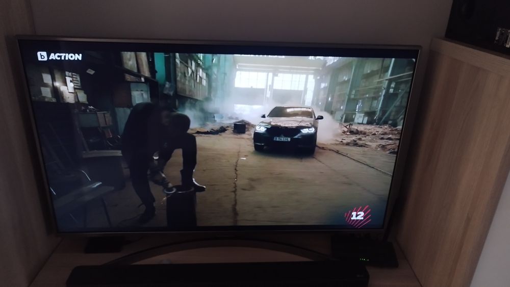 Продавам телевизор LG-49инча(126см)диагонал с лек дефект