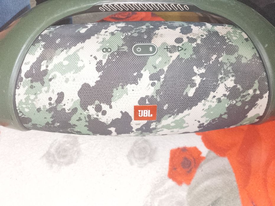 Vând schimb boxa jbl bombox 2