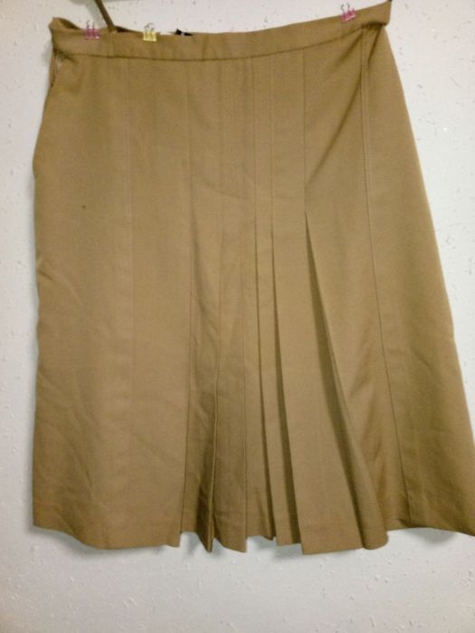 Ko'ylak, yubka, bryuk ,tonikalar sotiladi.