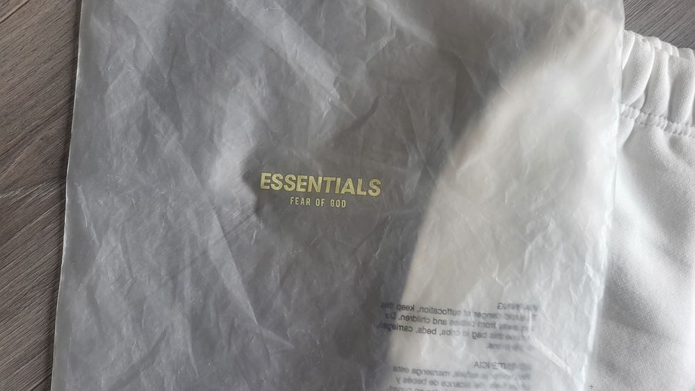 Pantaloni scurti Essentials