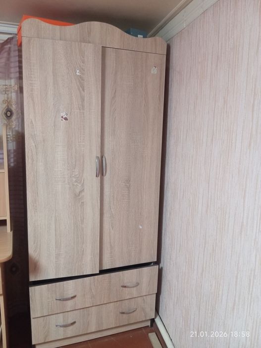 Краватлар ва Шкаф сотилади