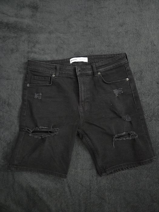 Blugi scurți rupți Zara