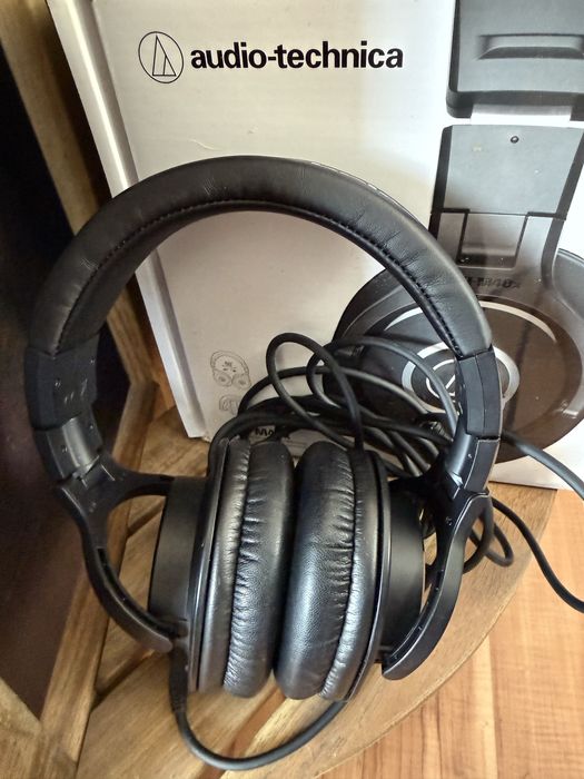 Audio-Technica ATH-M40X Студийни слушалки