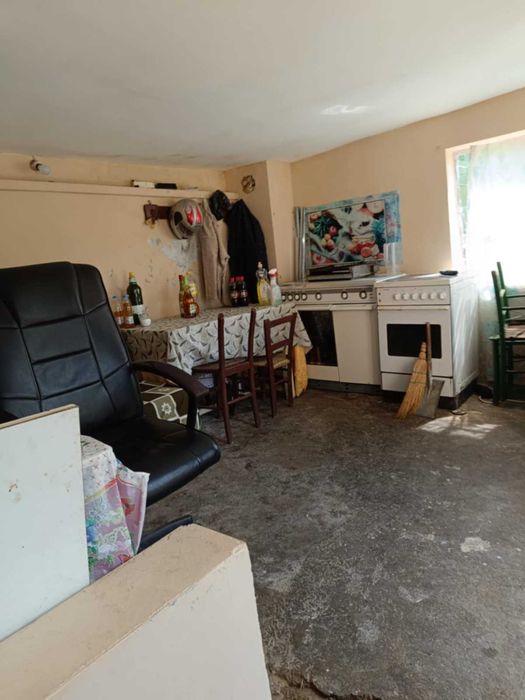 Дава се под наем Етаж от къща в с. Ковачица, Област Монтана - 1000 кв.м за 382.5 € - Снимка #8