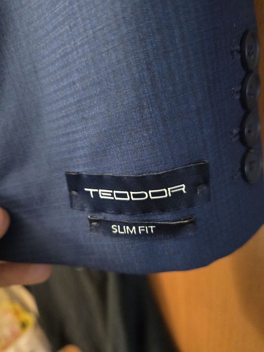 Продавам костюм теодор слим фит