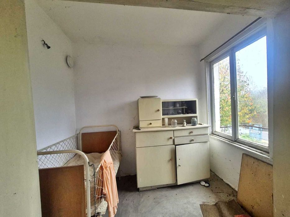 Къща "близнак" в с. Петокладенци обл. Плевен