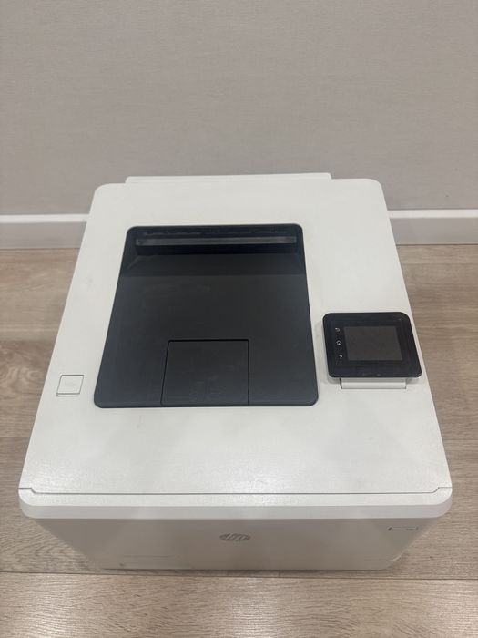 Принтер HP Color LaserJet Pro M454dw белый