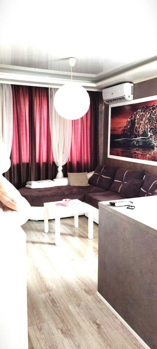 Продавам обзаведен двустаен апартамент в жк "Славейков", гр. Бургас