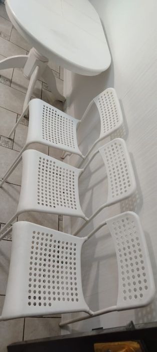 Стулья пластиковые