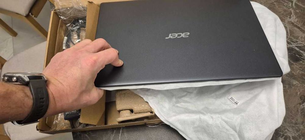 Лаптоп Acer Aspire 3, AMD Ryzen 5, 8GB (използван, добро качество)