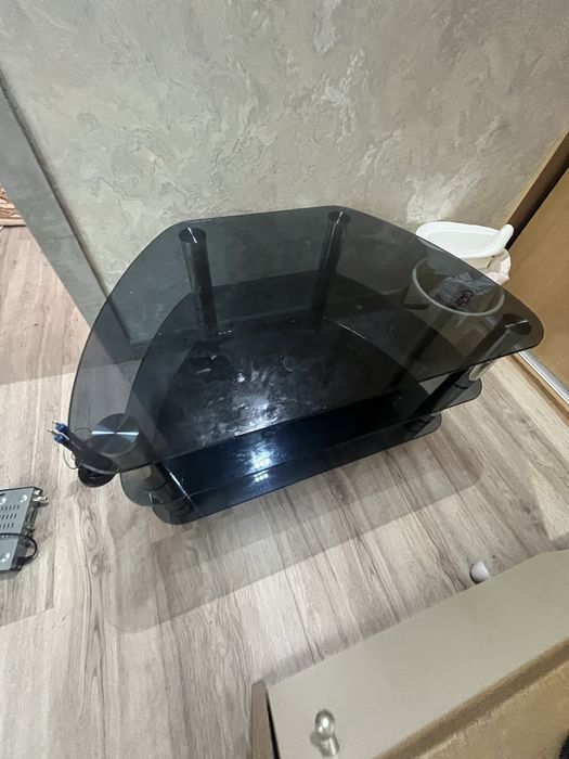 Продам стеклянную тумбочку