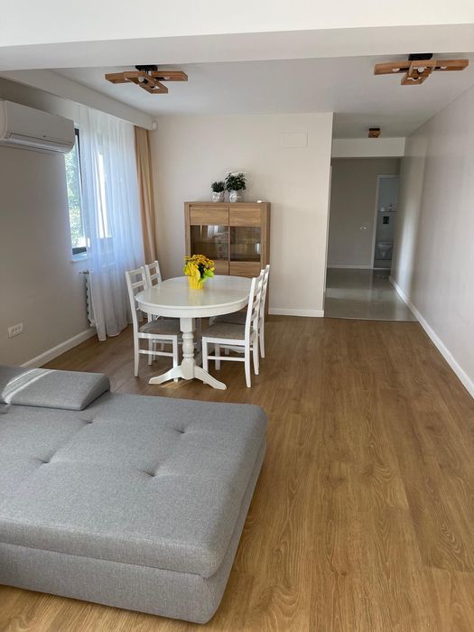Apartament 3 camere Palazu Mare